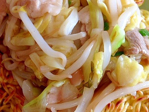 フライパンでカリカリ！野菜たっぷりかた焼きそば♪